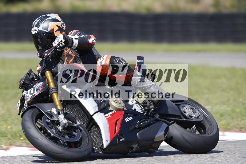 Archiv-2025/48 25.08.2025 Cornu Master School ADR/rot-rouge/120